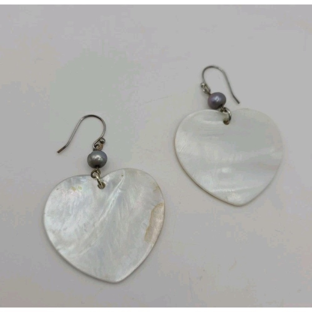 Vintage Heart Shaped Mother Of Pearl Shell Dangle Earrings Butterfly Pattern - Picture 4 of 13